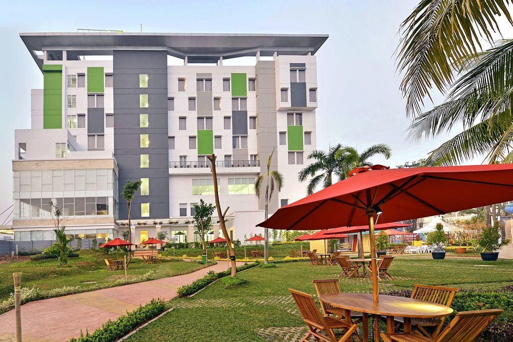 Ibis Budget Cikarang Festival Bekasi Exterior foto