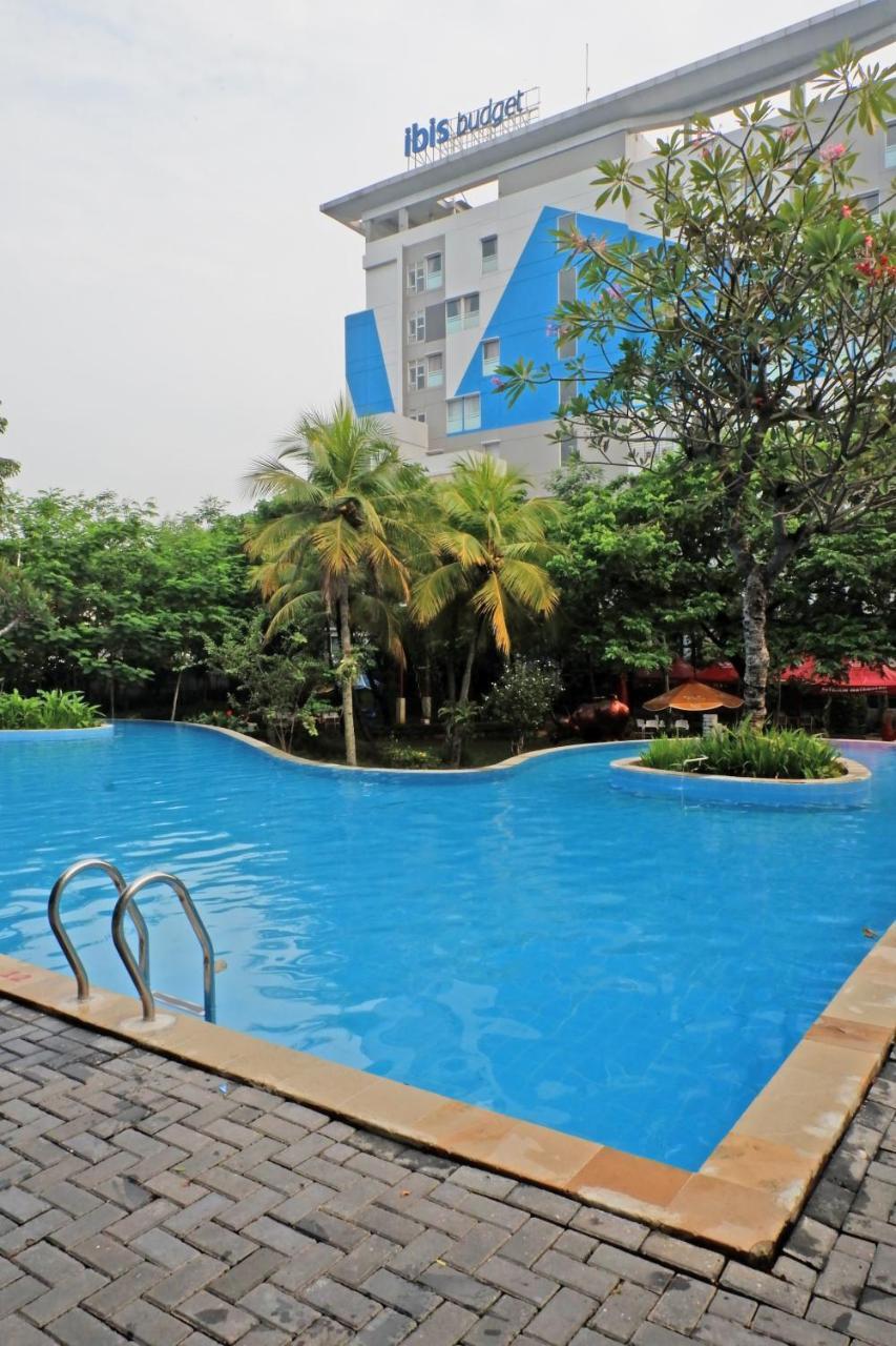 Ibis Budget Cikarang Festival Bekasi Exterior foto